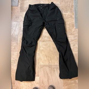 Black ladies large burton snowboard pants. Excellent used condition.